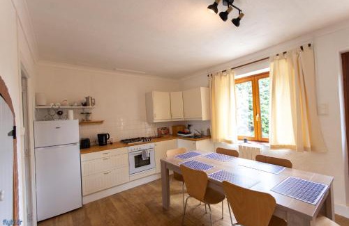 Brece Apartment | House - Sleeps 6 - Parking - Garden