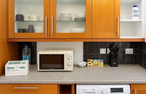 Sittingbourne House | House - Sleeps 7 - Pet friendly - Garden - Parking
