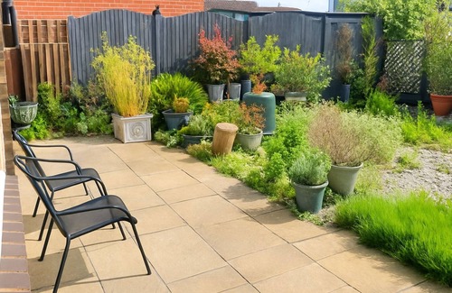 Sittingbourne House | House - Sleeps 7 - Pet friendly - Garden - Parking