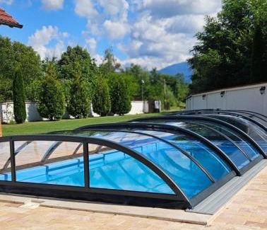 Avrig House | House - Sleeps up to 11 hot tub & free parking