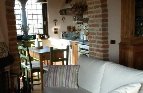 Gioiella House | House surrounded by the Tuscan-Umbrian countryside. Lake view. private garden. Pool.