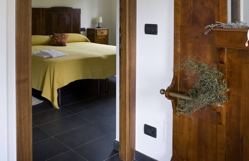 Temossi House | House surrounded by greenery.