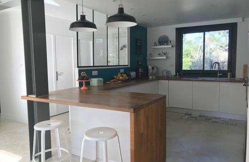 Anglet House | House the Horsemen