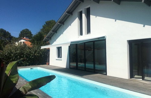 Anglet House | House the Horsemen