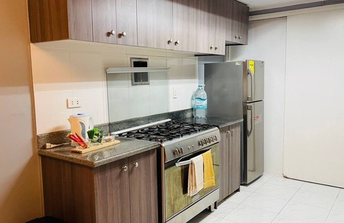 Olongapo House | House w/ 3 Bedrooms And 3 Baths - Free Parking.