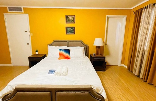 Olongapo House | House w/ 3 Bedrooms And 3 Baths - Free Parking.