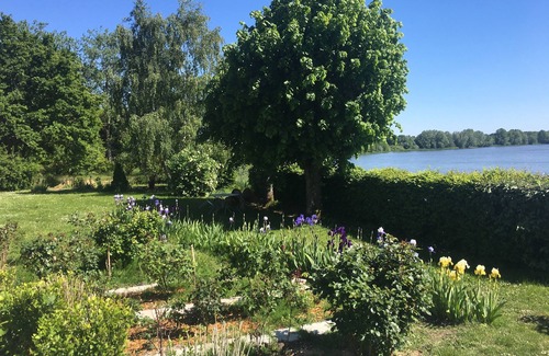 Chateauneuf-sur-Loire House | House with breathtaking views of the wild Loire Loire Valley and Loire by bike