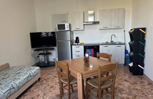 Medicina Apartment | House with 5 beds with a small studio apartment attached with another 2 beds