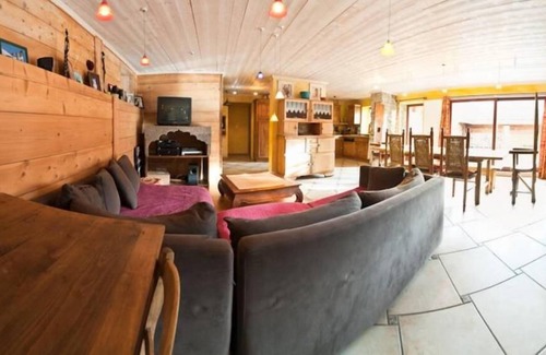 Albiez-Montrond Ski Chalet | House with character
