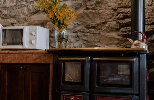 Rocchetta Belbo House | House with garden and terrace, ideal for groups