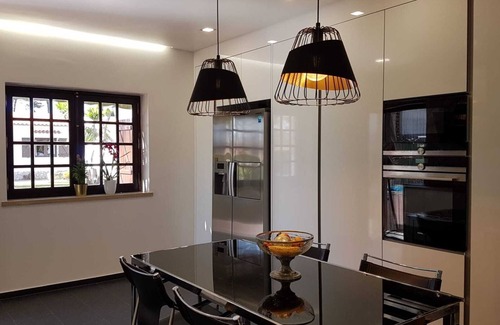 Verdizela House | House with garden and swimming pool (5 Kms from the beach and 3 km from the Golf)