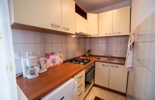 Gulici Apartment | House with garden, opposite is a green park with toys.