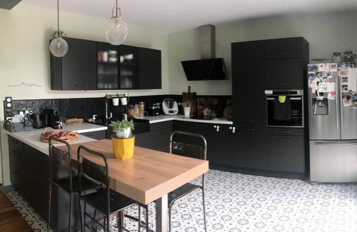 Auriol House | House with heated pool near the sea