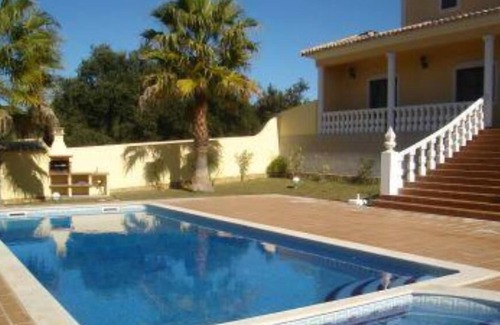 Figueiral Villa | House with pool and garden