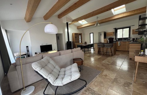 Maubec House | House with pool at the foot of the Luberon