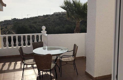 Los Arenales del Sol House | House with pool with mountain and sea views