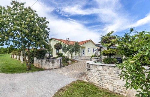 Marcana House | House with pool for 5 people 15 km from Pula, quiet at the end of the village