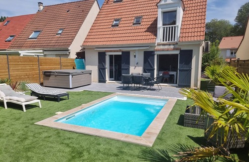 Jouy-le-Moutier House | House with Spa & swimming pool. An ideal place to relax!
