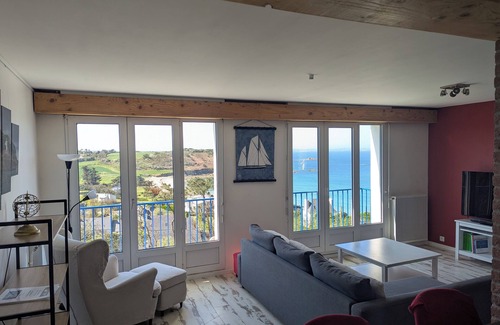 Plougasnou House | House with superb sea view and coastal path access