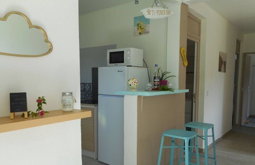 L'Autre-Bord House | House with swimming pool and private garden 400 metres from the beach and shops