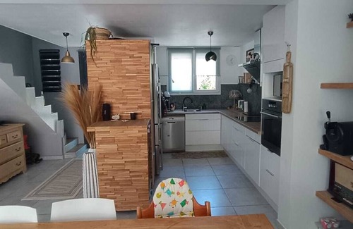 Lunel House | House with terrace, swimming pool, 3 bedrooms for 4 adults, 15 minutes from the beach.