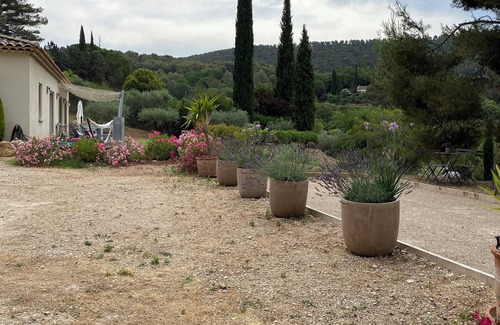 Auriol House | House with view and pool
