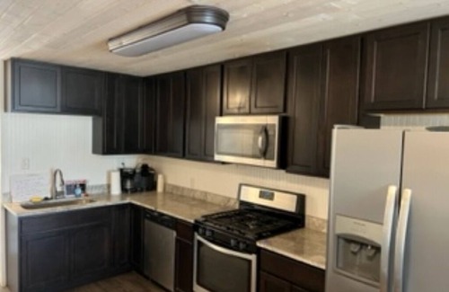 Venice Boat Rental | HOUSEBOAT 2br/1ba RENOVATED, MAIN DOCK, Sleeps 7-8/Venice Marina
