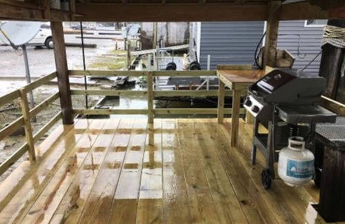 Venice Boat Rental | HOUSEBOAT 2br/1ba RENOVATED, MAIN DOCK, Sleeps 7-8/Venice Marina