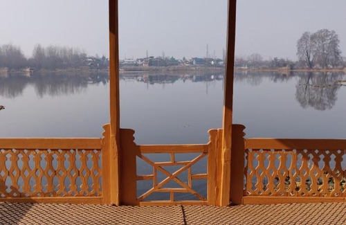 Sudarbal Boat Rental | Houseboat Kohisar