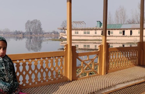 Sudarbal Boat Rental | Houseboat Kohisar