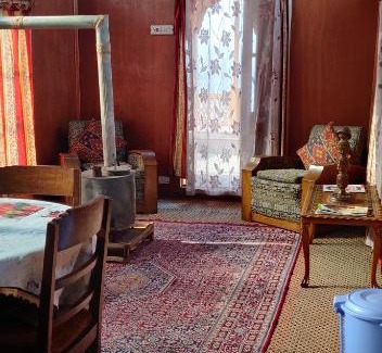 Sudarbal Boat Rental | Houseboat Kohisar