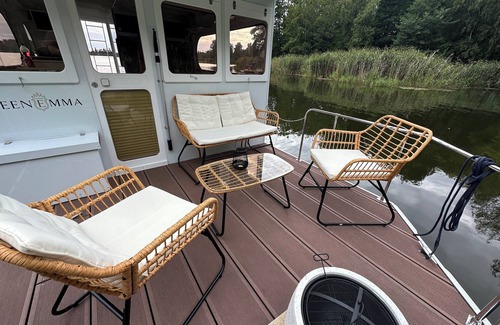 Oberhavel Boat Rental | Houseboat Queen Emma! Deep relaxation on gently rocking waves!
