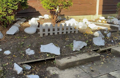 Manchester House | Housesleeps9-fireplace-garden-bbq-tv