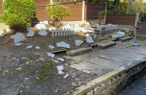 Manchester House | Housesleeps9-fireplace-garden-bbq-tv