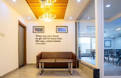 Gurugram Hotel | Housr Sector 43 Gurgaon Near Global Foyer Mall