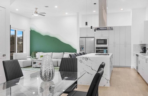 South Central Houston House | Houston 6 Bedroom Home