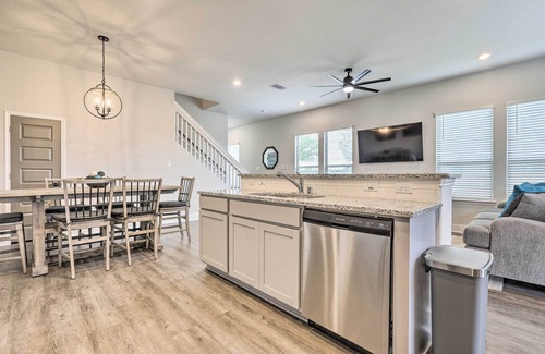Central Southwest House | Houston Escape w/Patio < 13 Mi to Downtown!