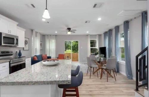 Northside House | Houston Hideaway: Tub Sanctuary