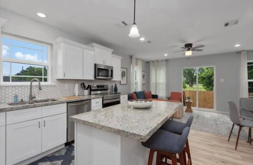 Northside House | Houston Hideaway: Tub Sanctuary