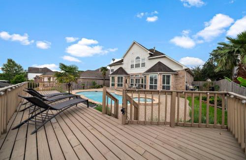 Atascocita House | Houston Lake Retreat Pool Lake Front Spa