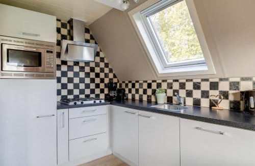 Zwiggelte House | Houtduif I Huisje met Omliggende Tuin