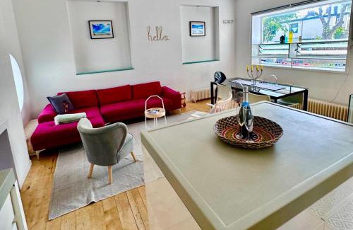 Hove House | Hove Seaside Cottage Sleeps 8 2 Mins to Seafront