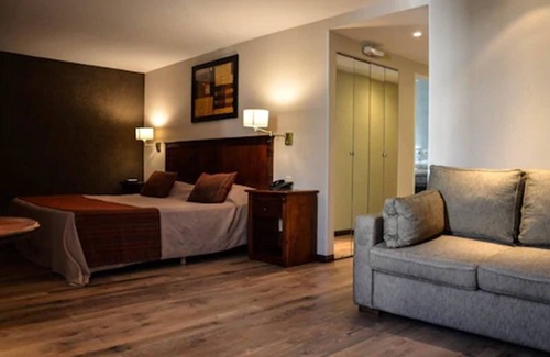 San Pedro Hotel | Howard Johnson by Wyndham San Pedro