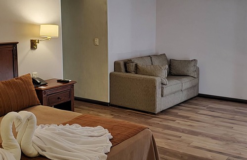 San Pedro Hotel | Howard Johnson by Wyndham San Pedro