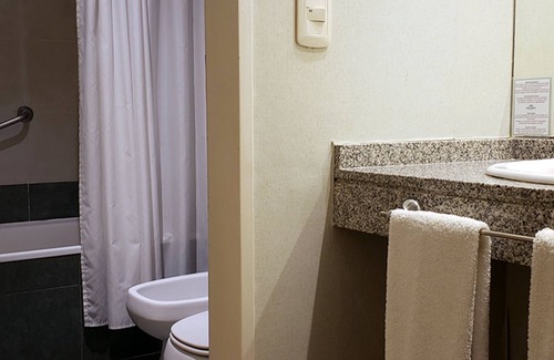 San Pedro Hotel | Howard Johnson by Wyndham San Pedro