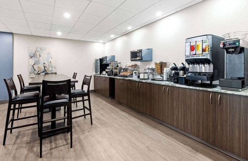 Thunder Bay Hotel | Howard Johnson by Wyndham Thunder Bay