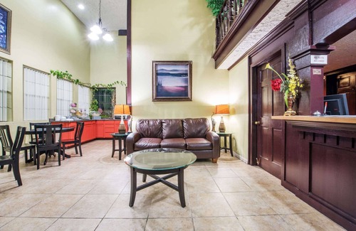 San Marcos Hotel | Howard Johnson by Wyndham San Marcos