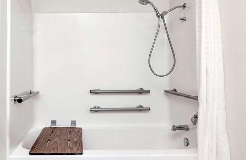 Scott Hotel | Howard Johnson by Wyndham Scott Lafayette