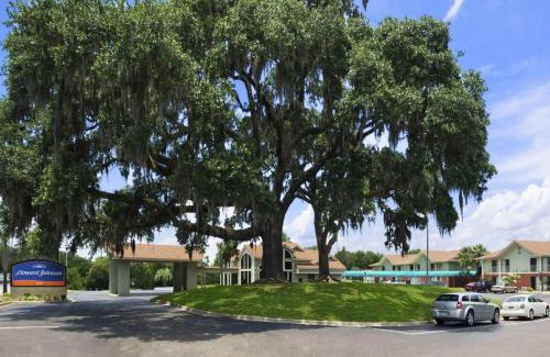 Burton Hotel | Howard Johnson by Wyndham Beaufort/Parris Island