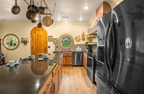 Kodak Cottage | Howards Hollow! Earth Home at The Forgotten Forest!